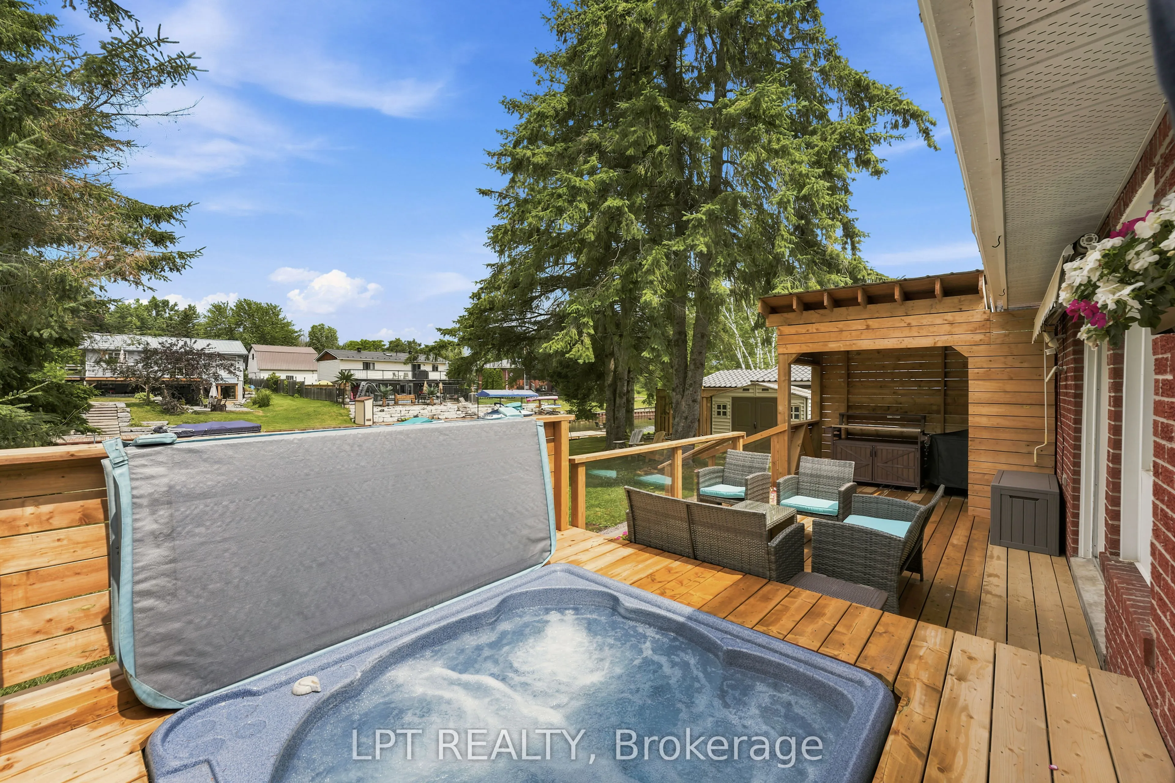 2628 Westshore Crescent