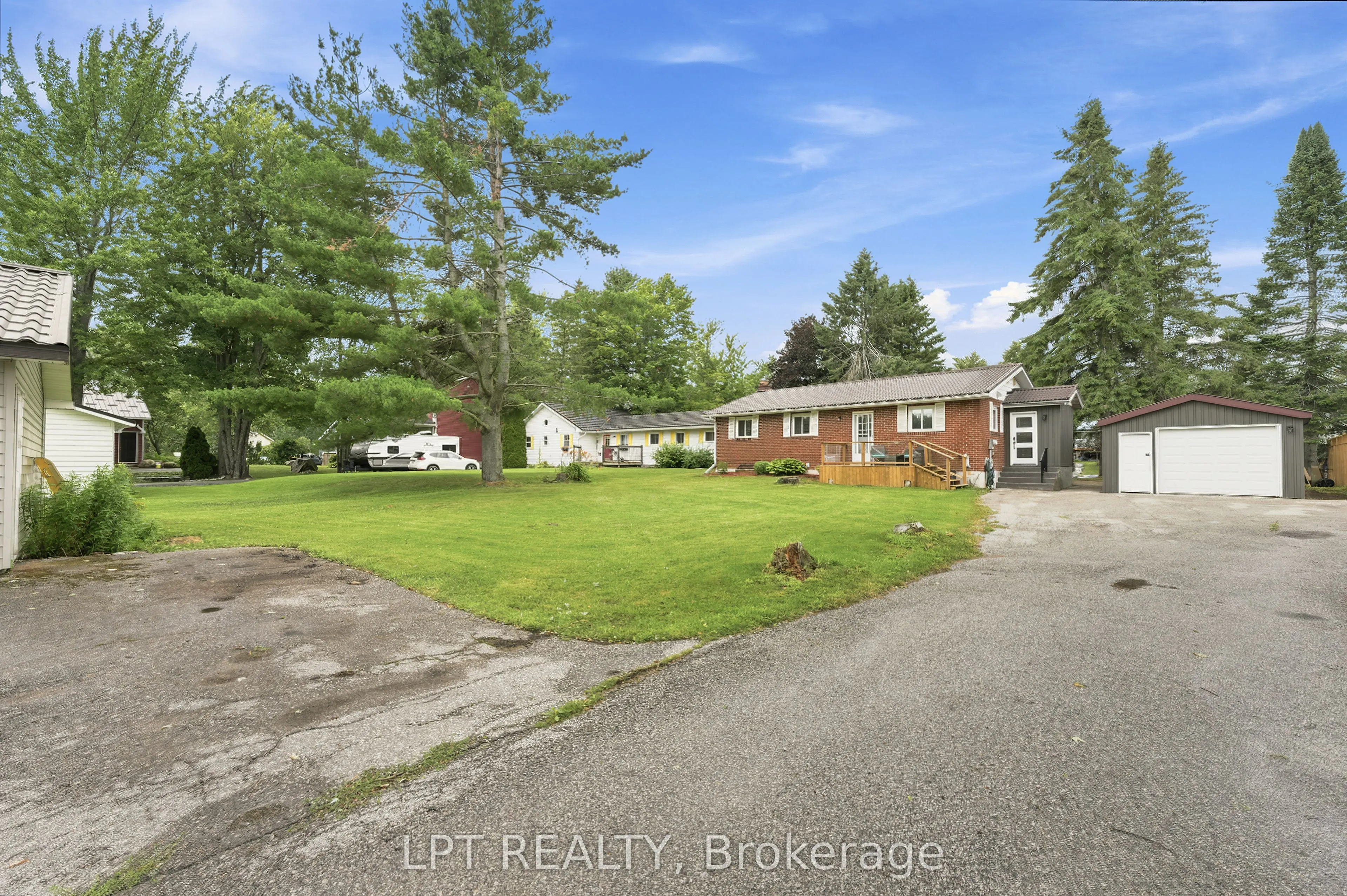2628 Westshore Crescent