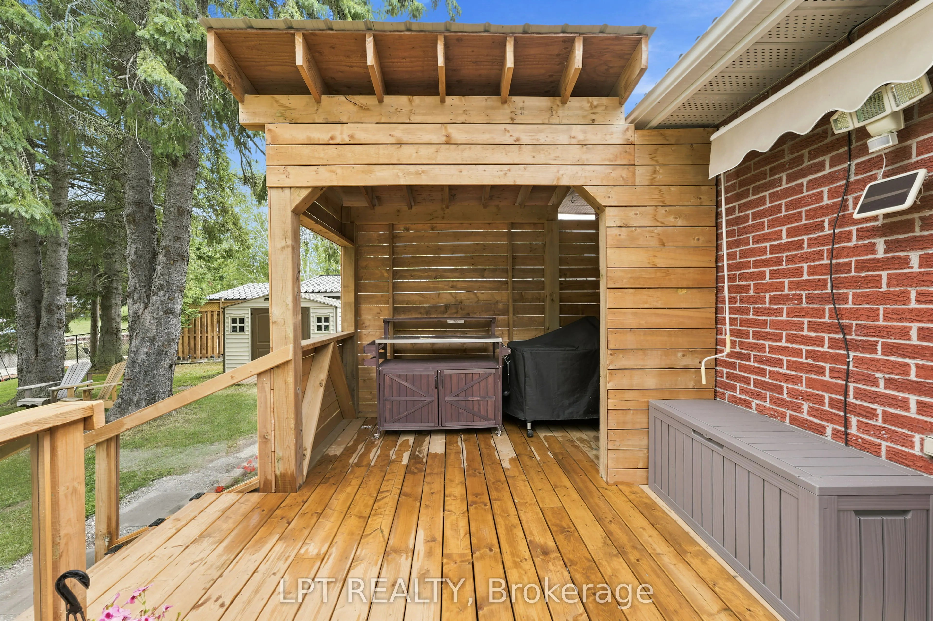 2628 Westshore Crescent