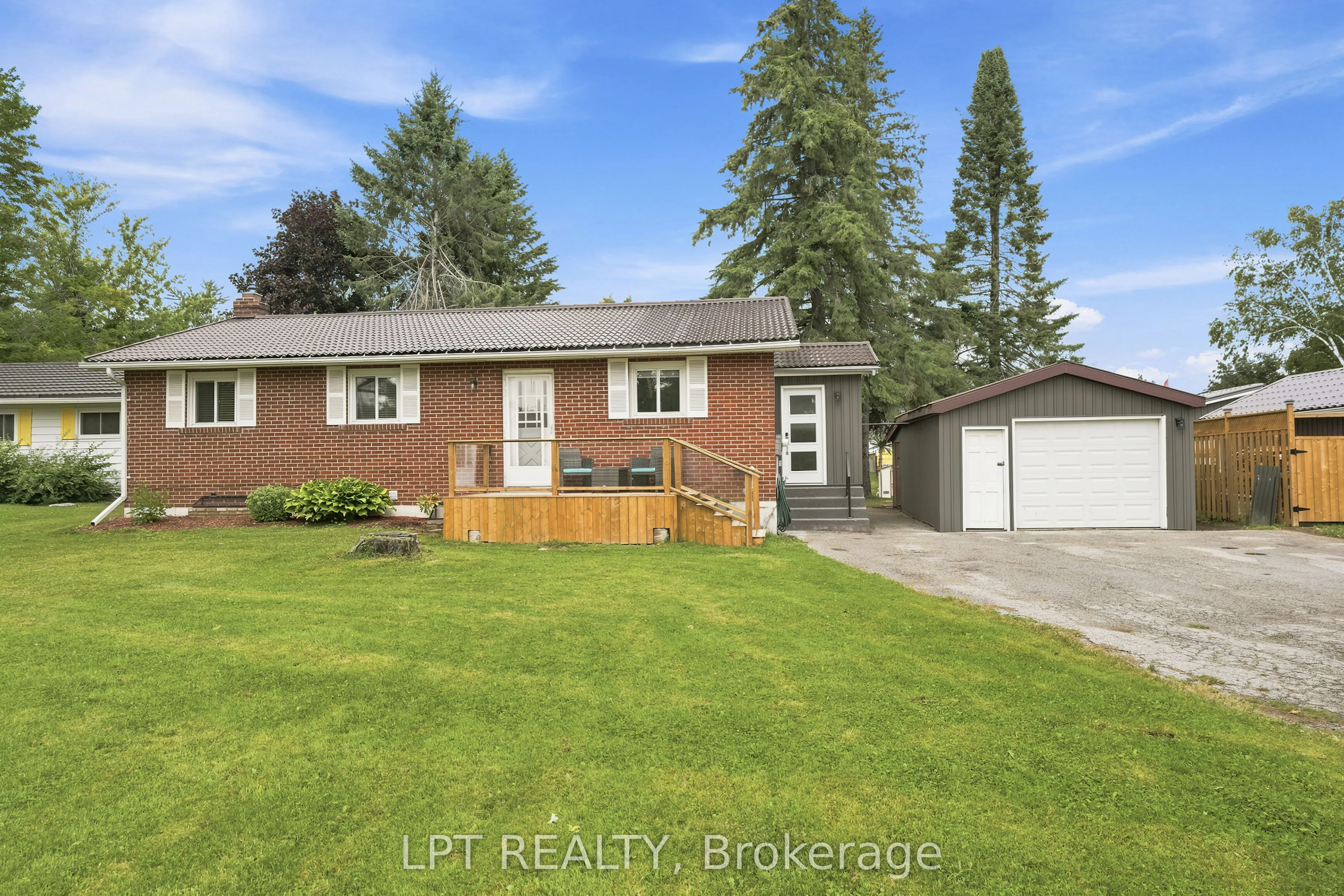 2628 Westshore Crescent