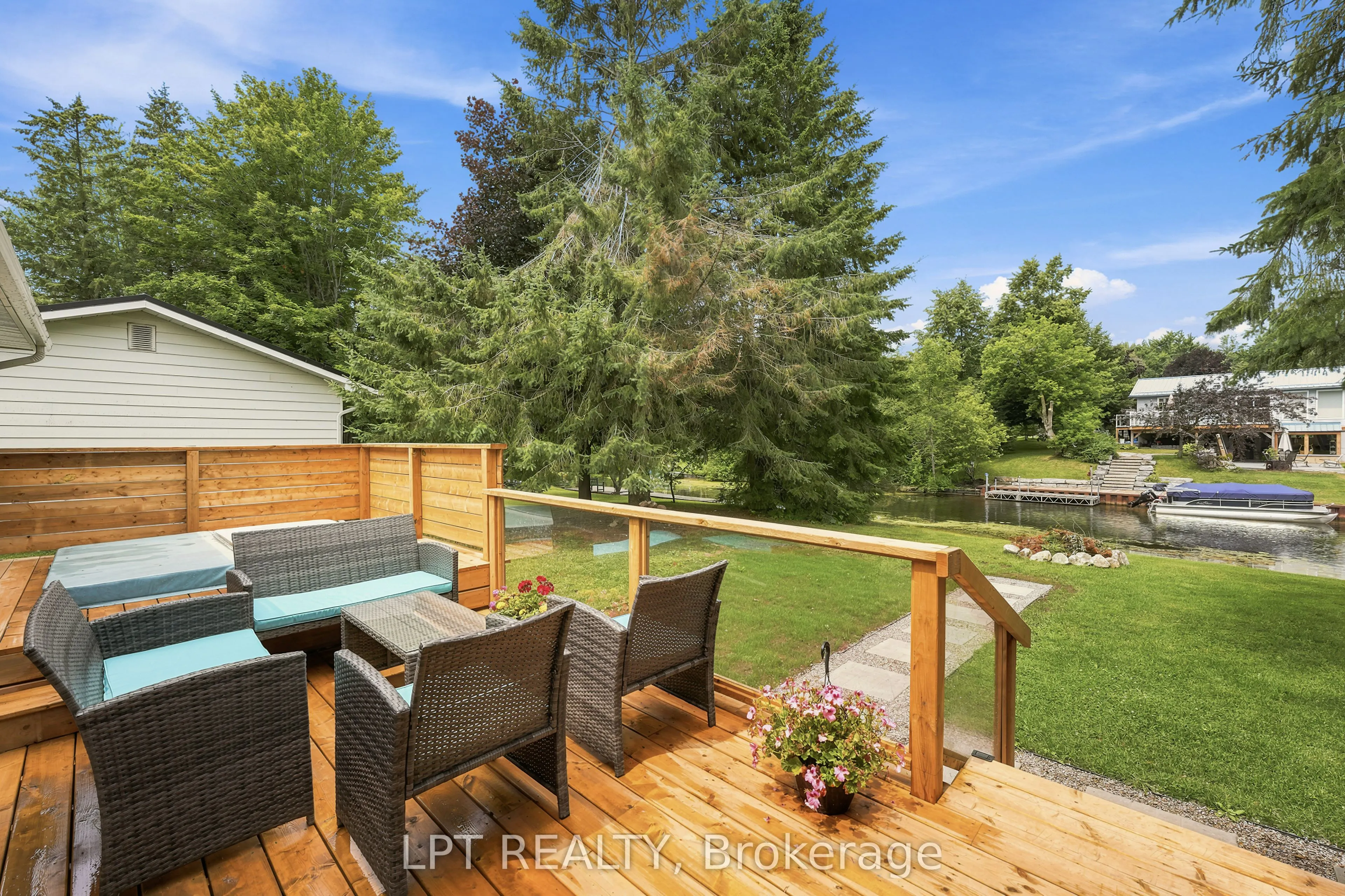 2628 Westshore Crescent