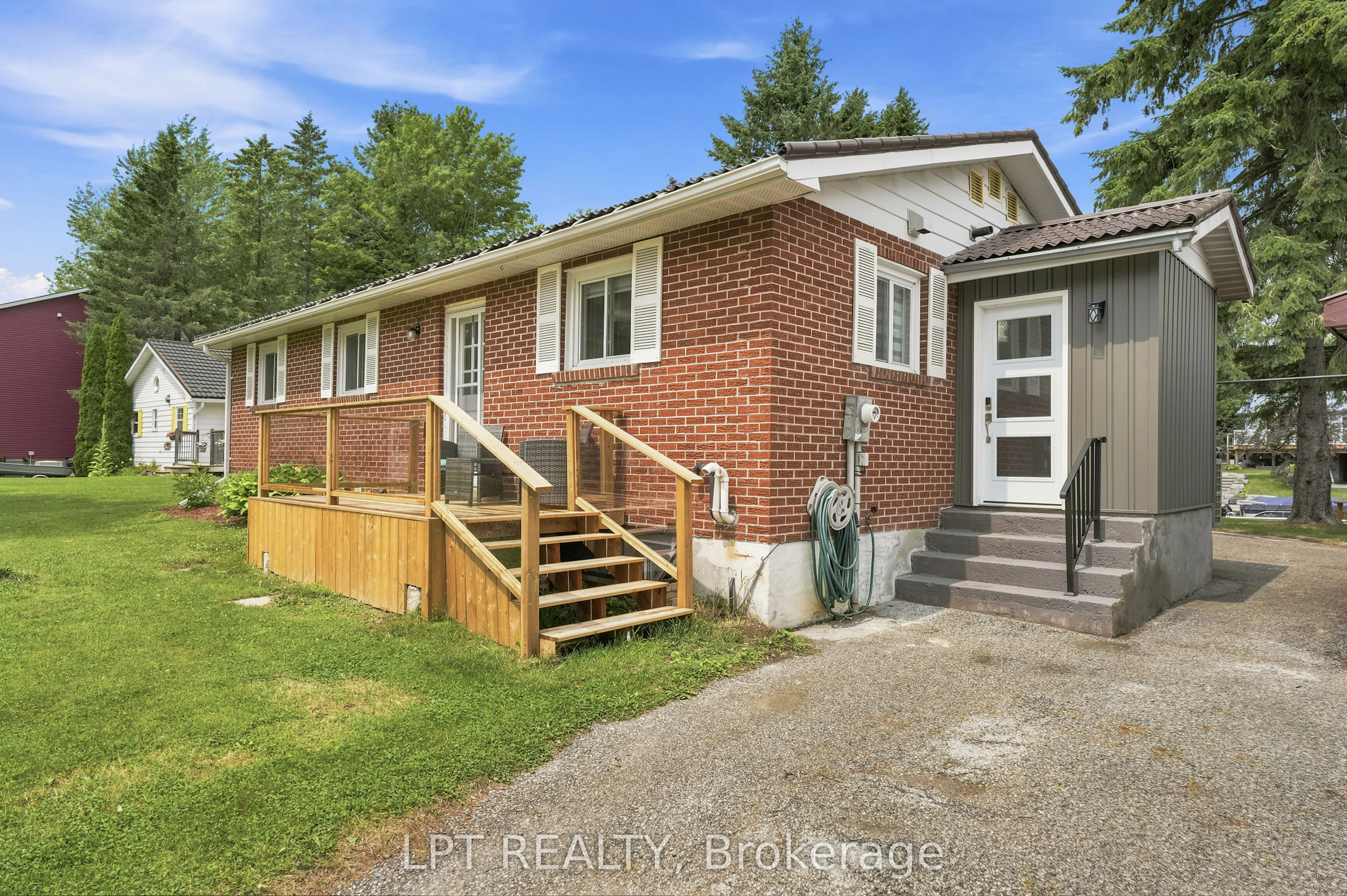 2628 Westshore Crescent