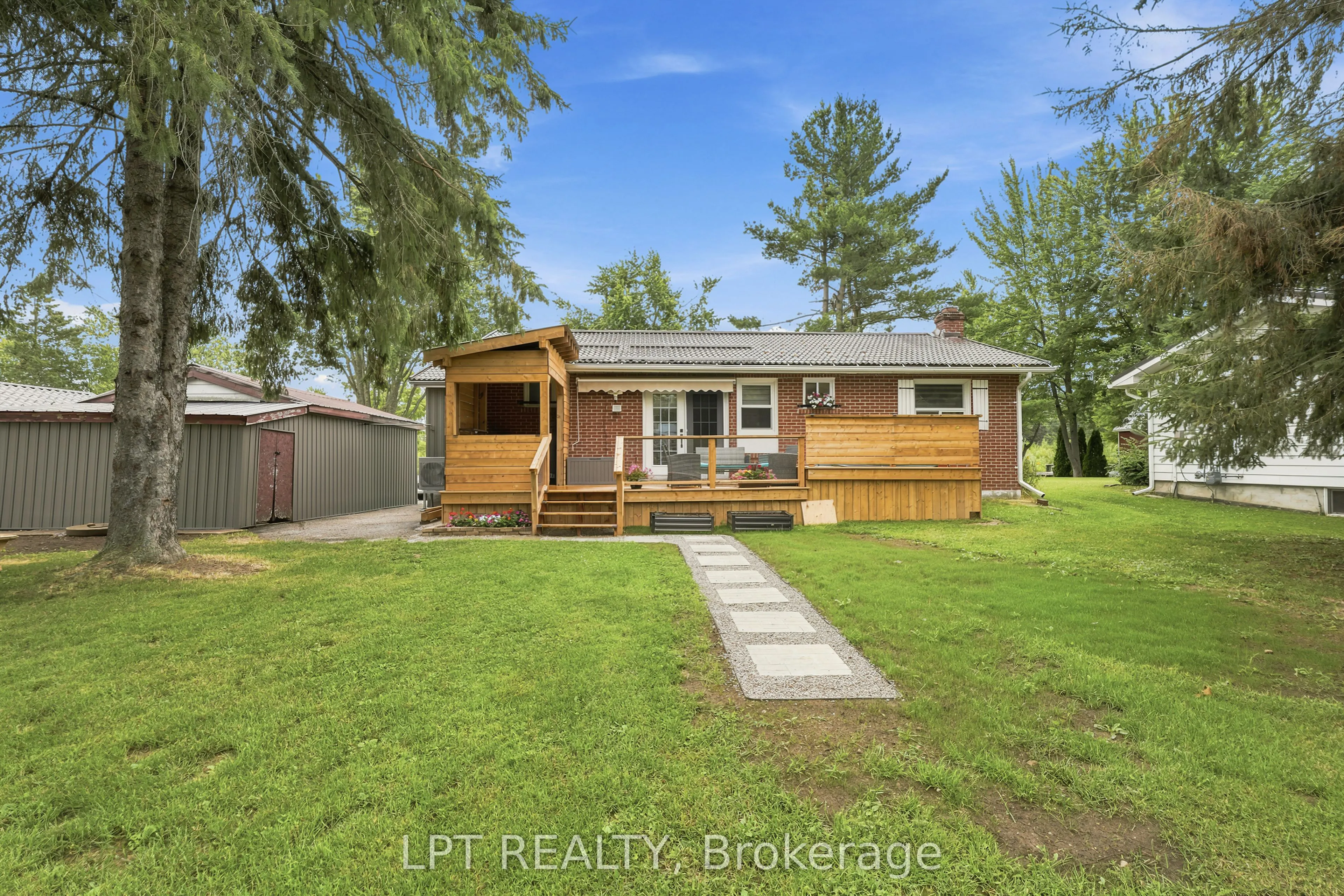 2628 Westshore Crescent
