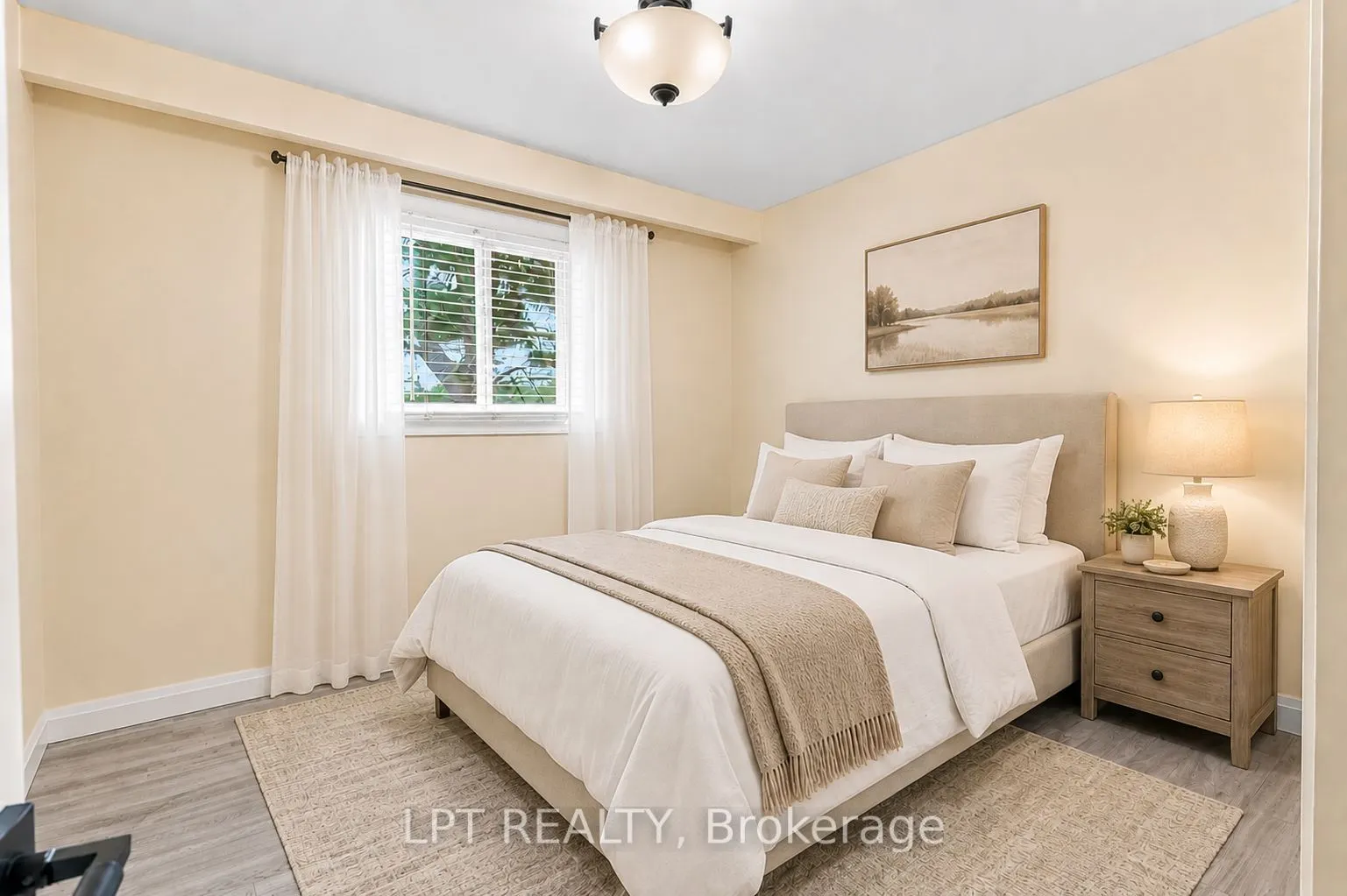 2628 Westshore Crescent