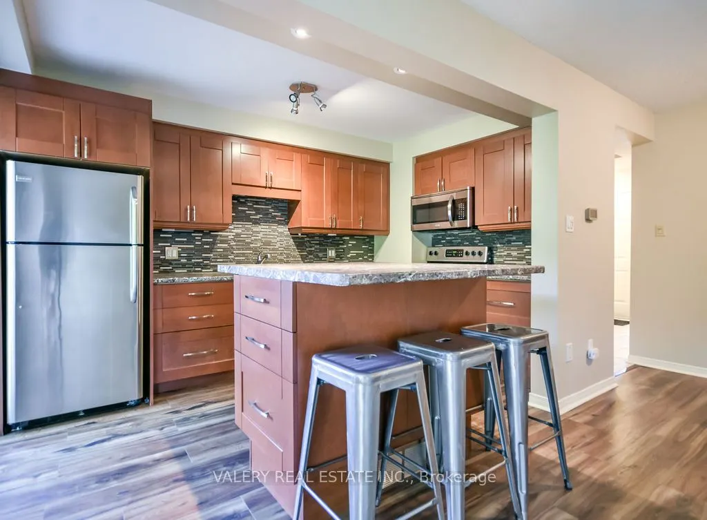 492 Laclie Street #14