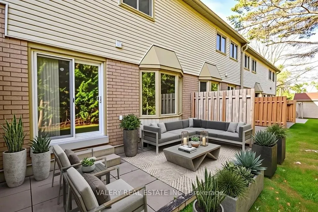 492 Laclie Street #14