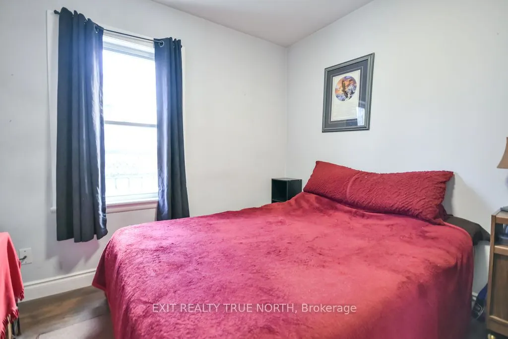 125 Queen Street W