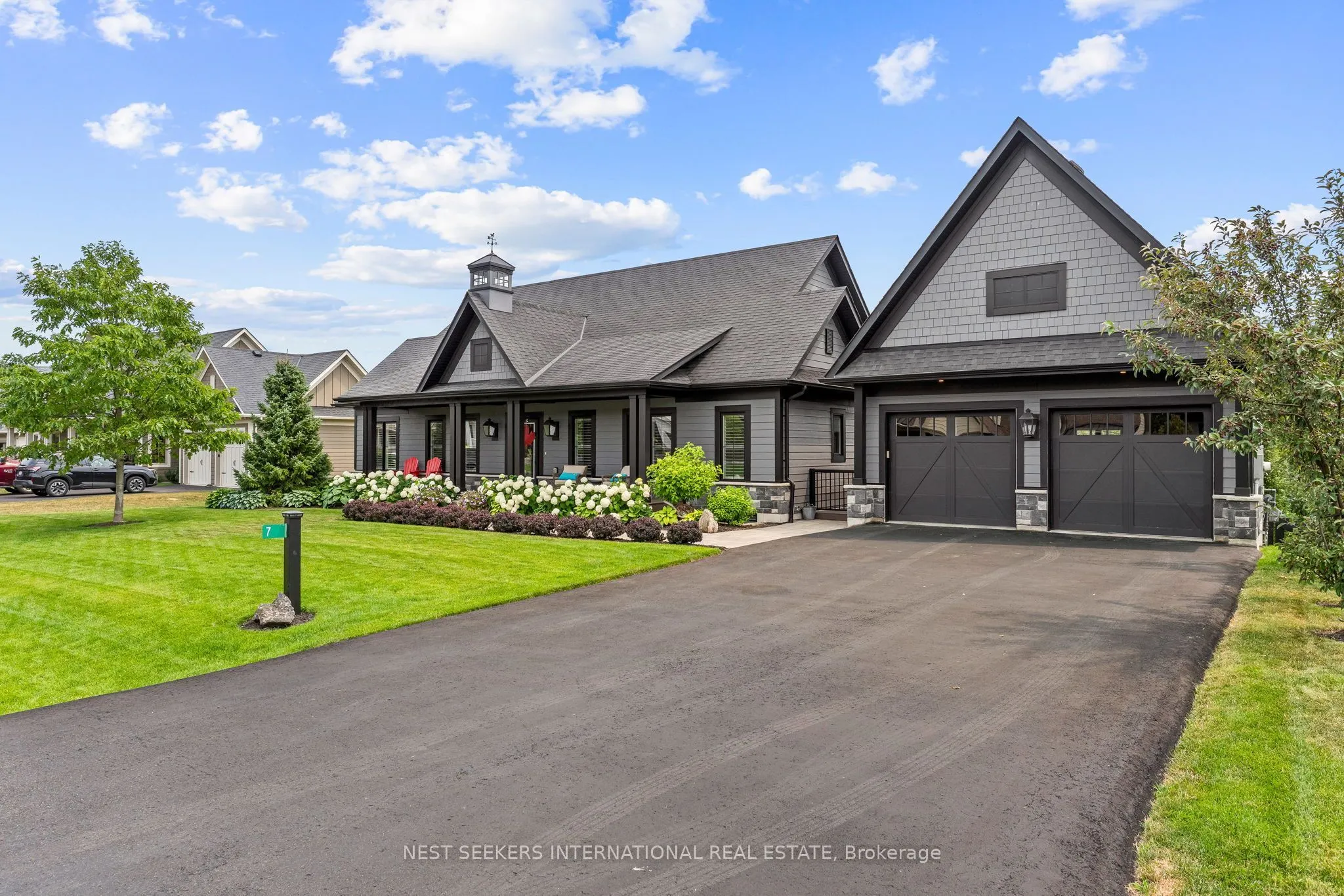 7 Georgian Grande Drive