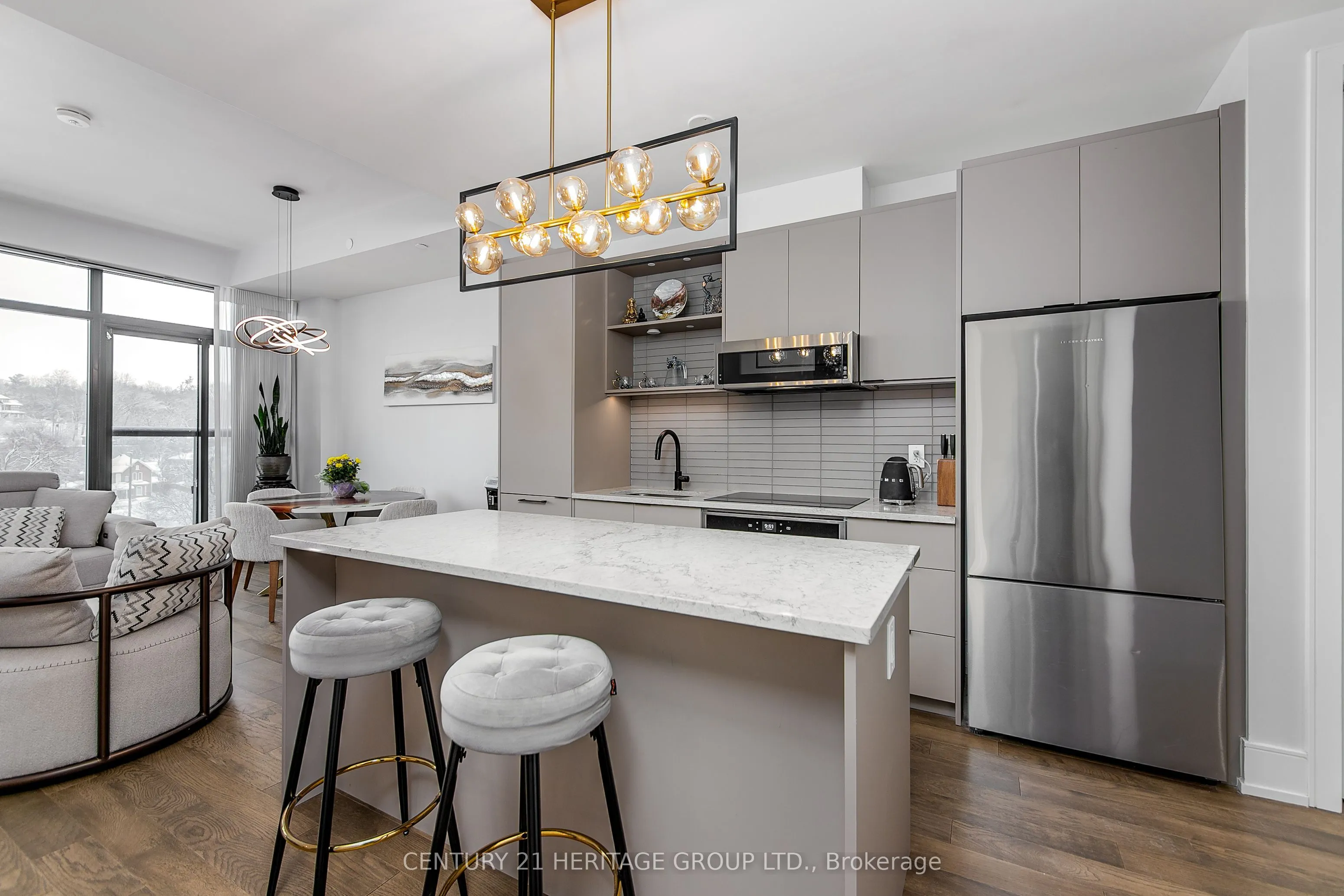 185 Dunlop Street E #922