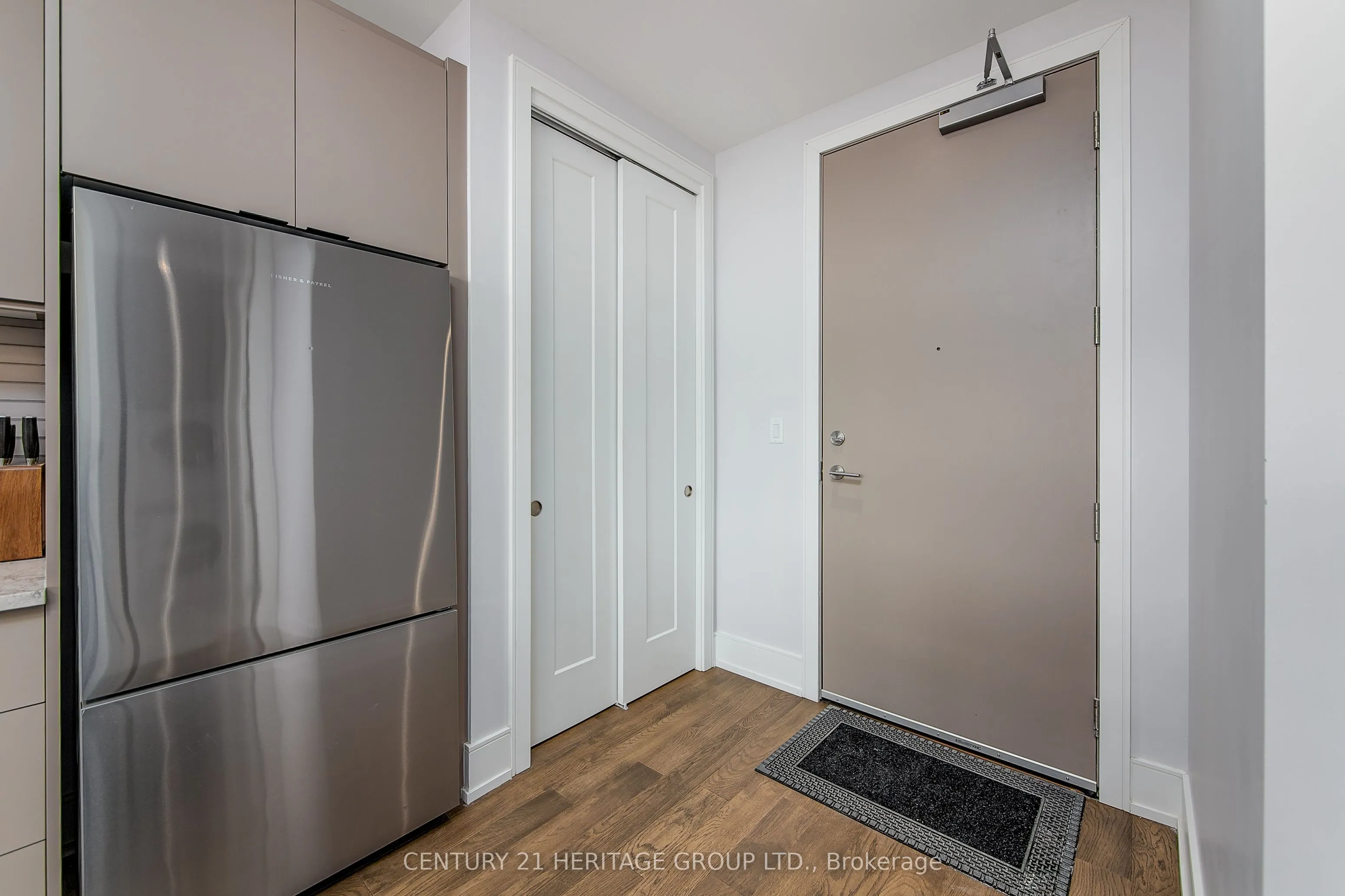 185 Dunlop Street E #922