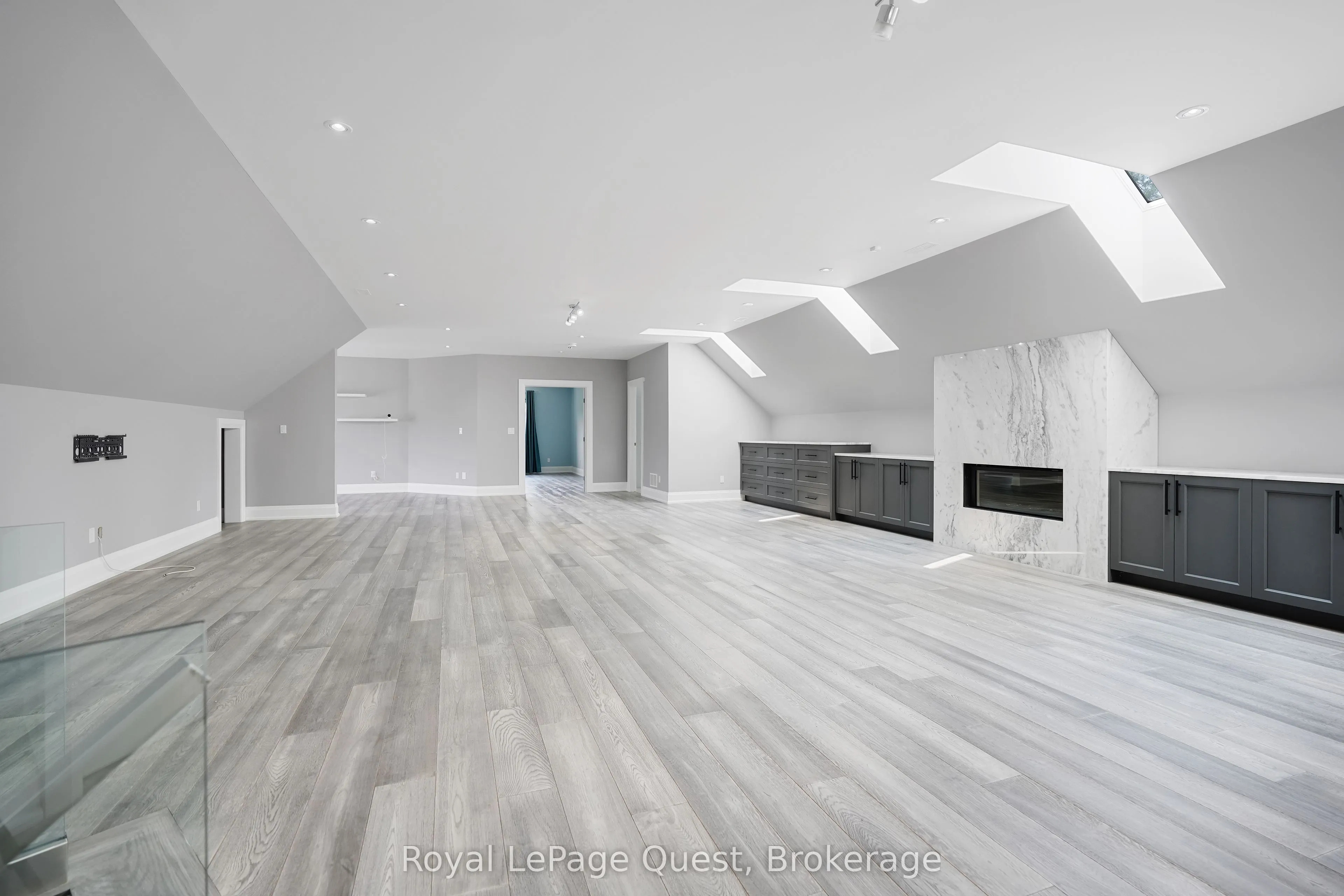 8 Midves Court