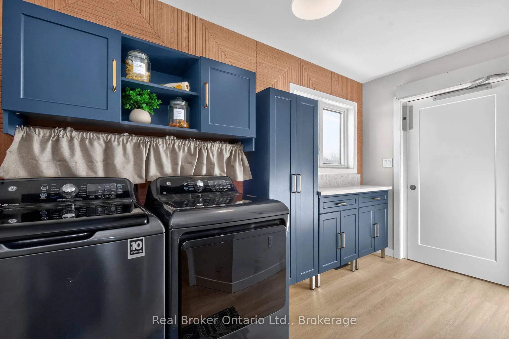 597 Lafontaine Road W