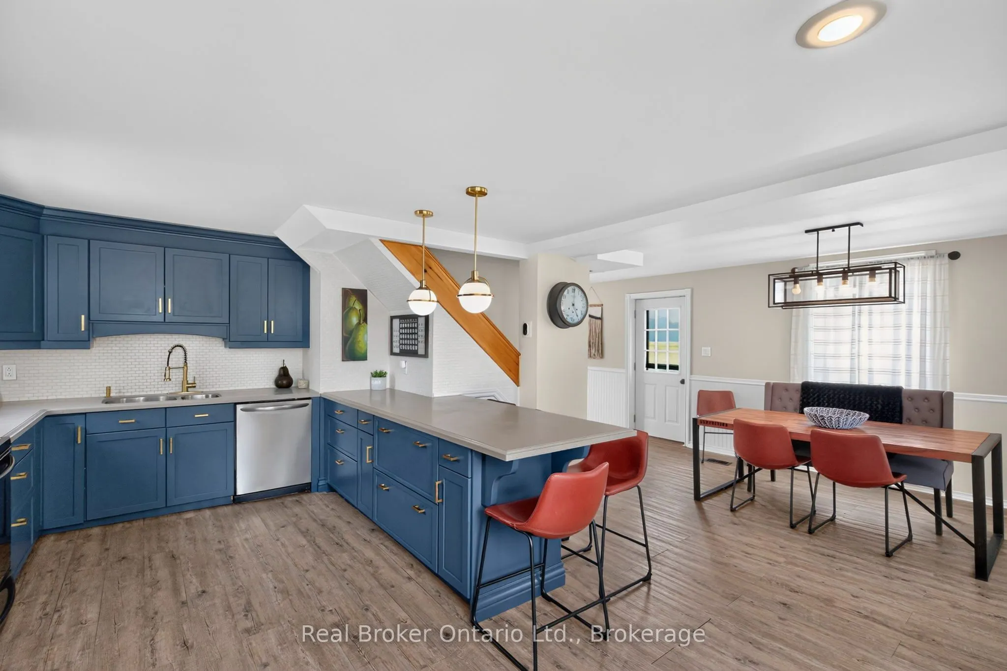 597 Lafontaine Road W