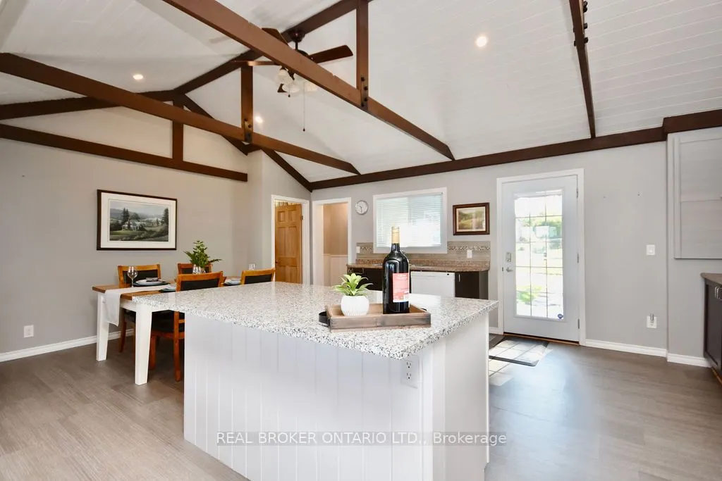 5818 Victoria Park Road