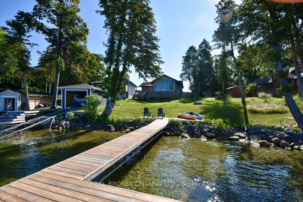 5818 Victoria Park Road