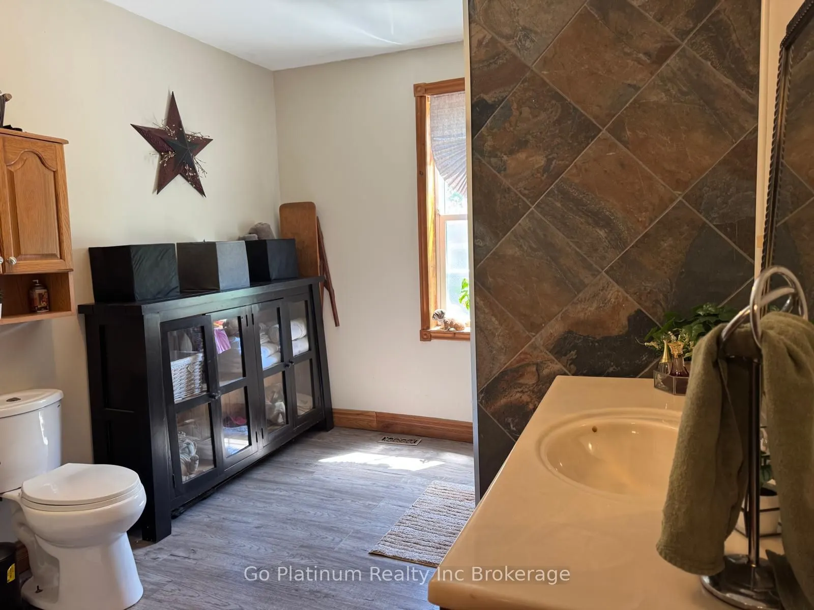 1104 Sandy Bay Road