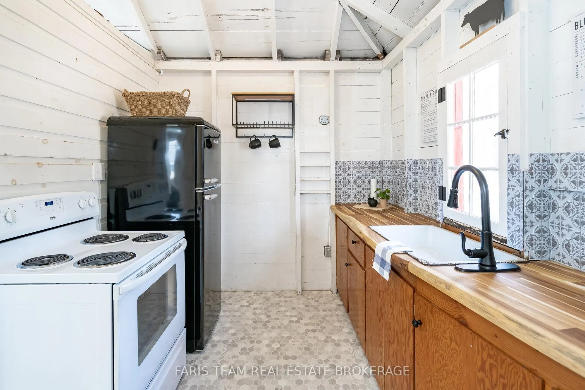 365 Robins Point Road