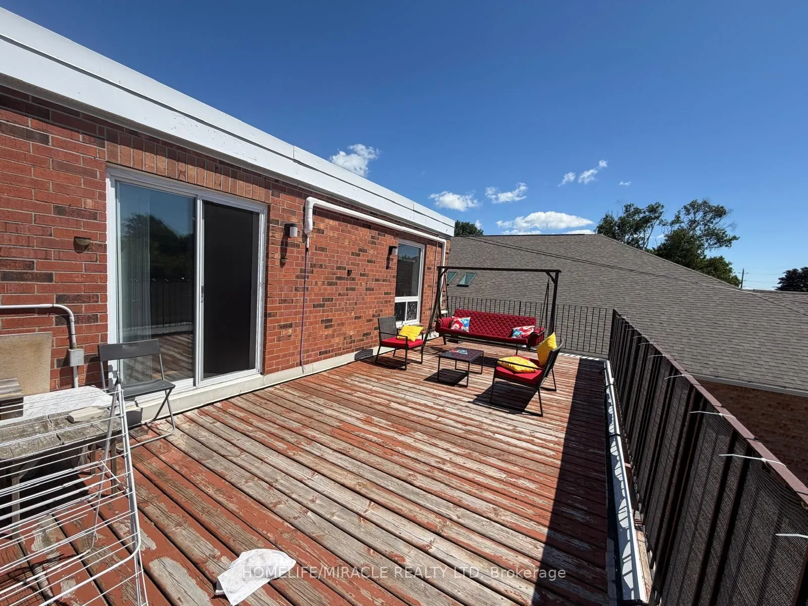 13 Yonge Street S