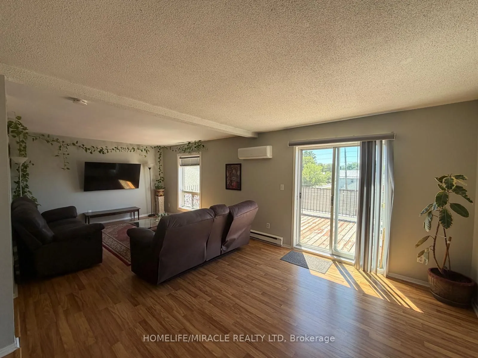 13 Yonge Street S