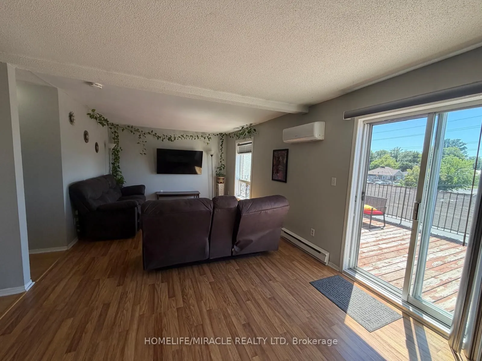 13 Yonge Street S