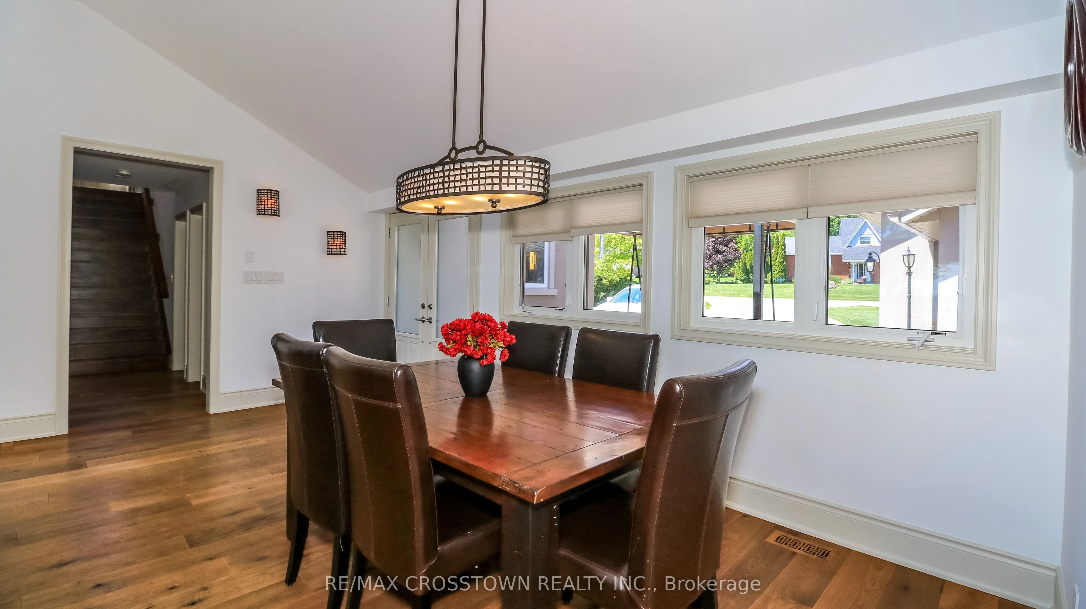 183 Lakeshore Road W