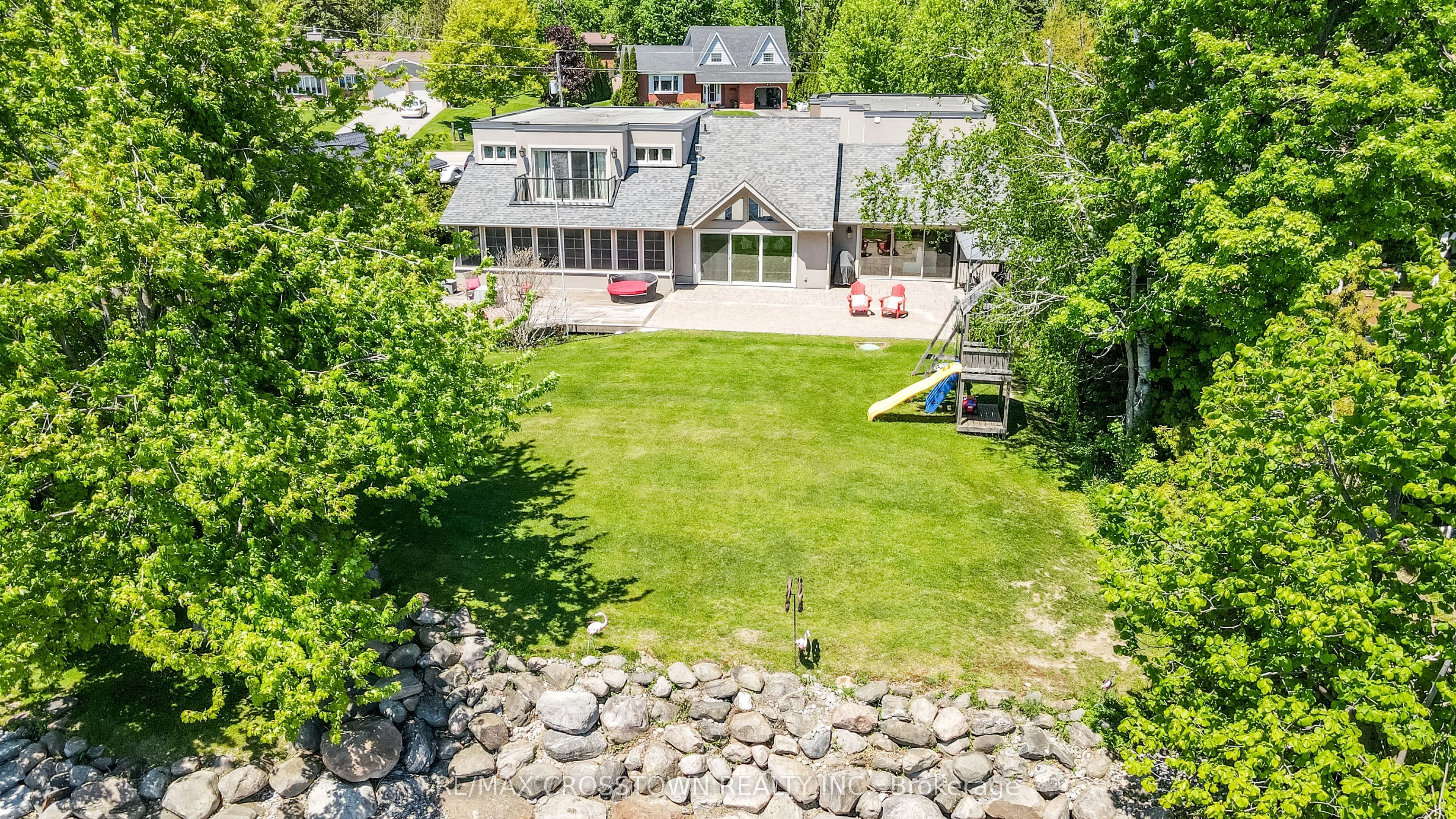 183 Lakeshore Road W