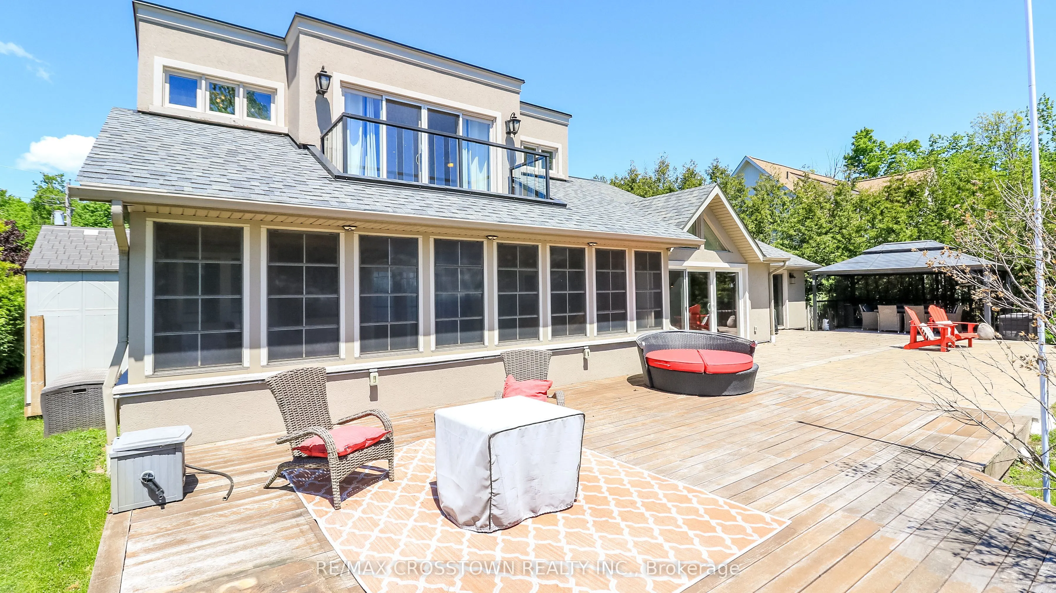 183 Lakeshore Road W