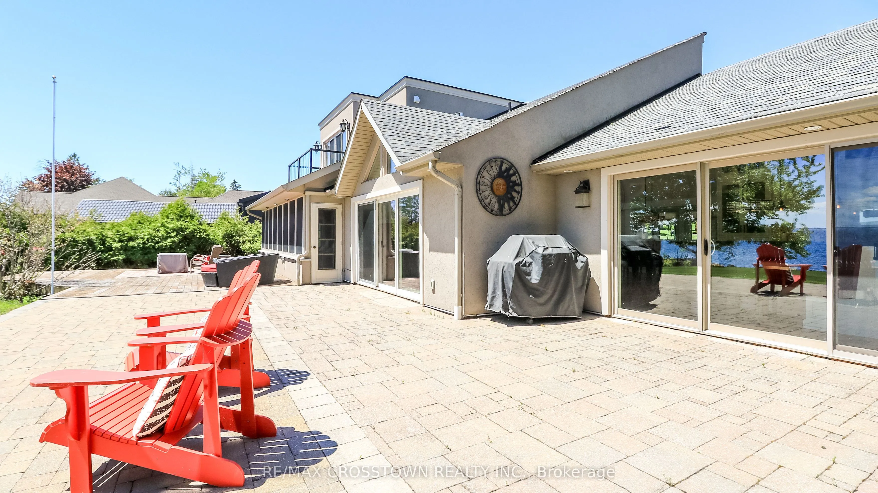 183 Lakeshore Road W