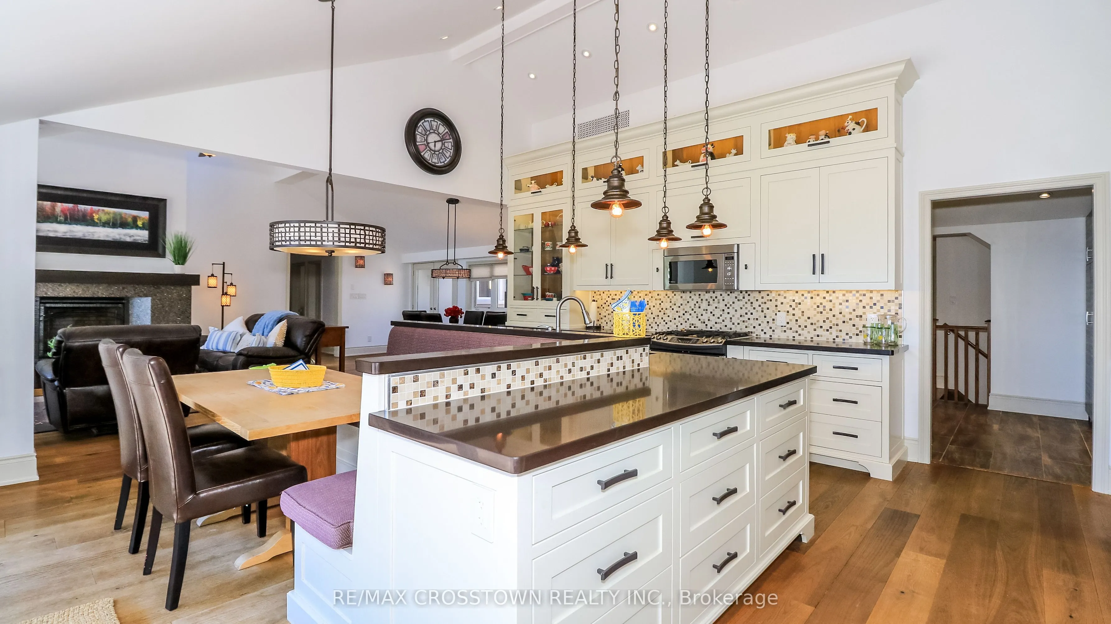 183 Lakeshore Road W