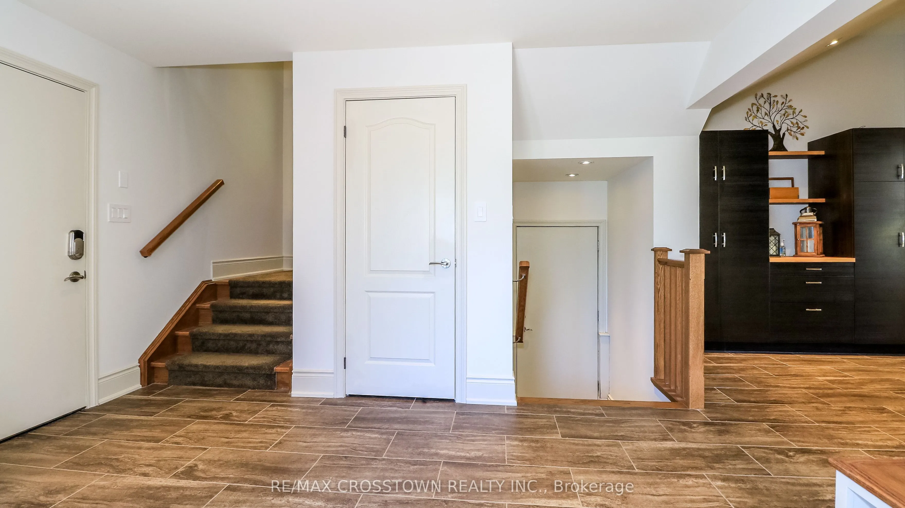 183 Lakeshore Road W