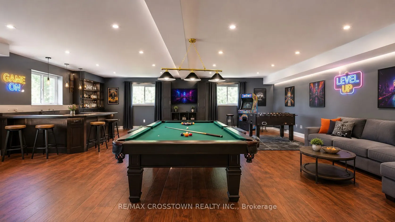 183 Lakeshore Road W