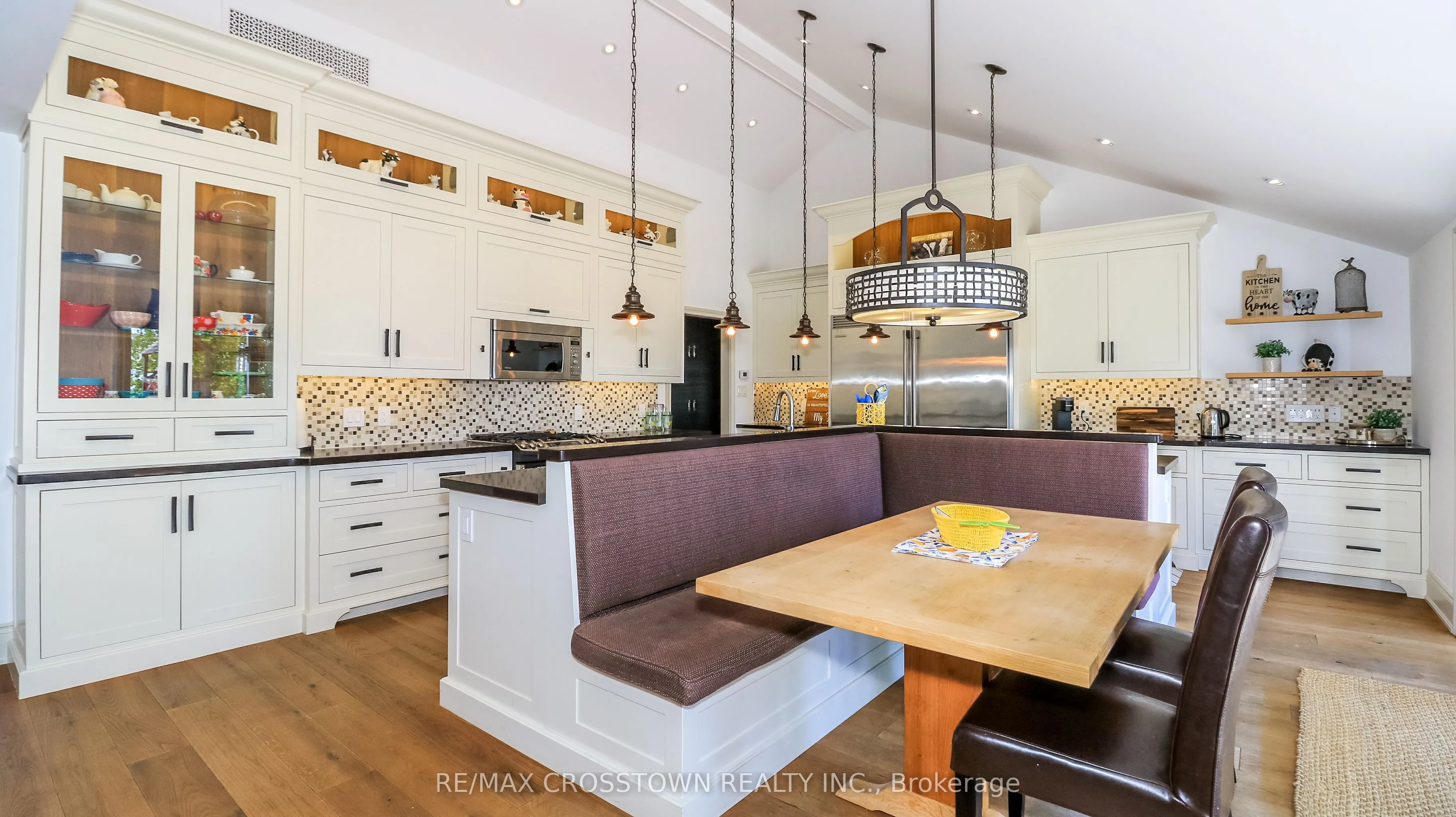 183 Lakeshore Road W