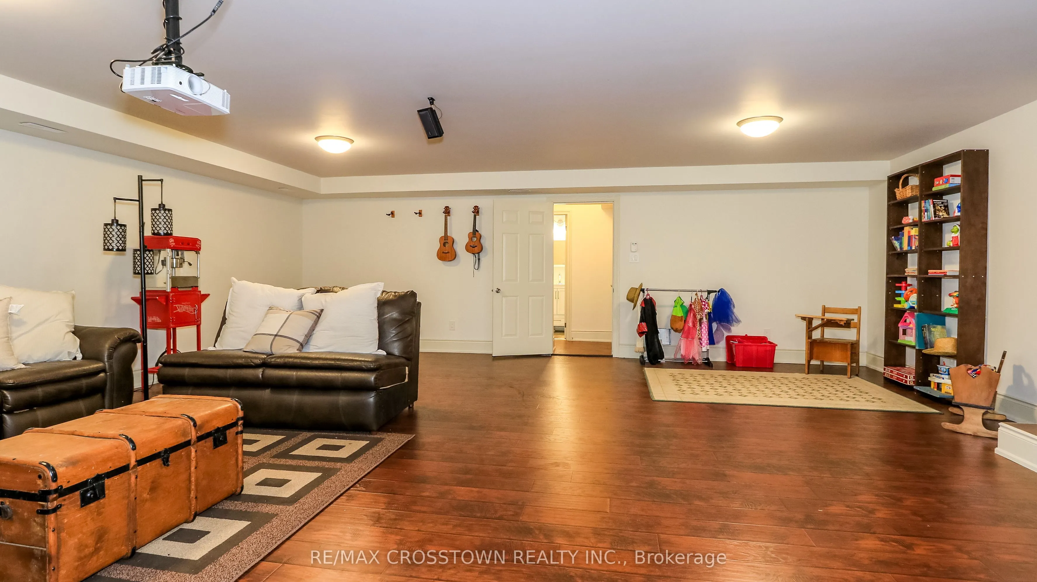 183 Lakeshore Road W