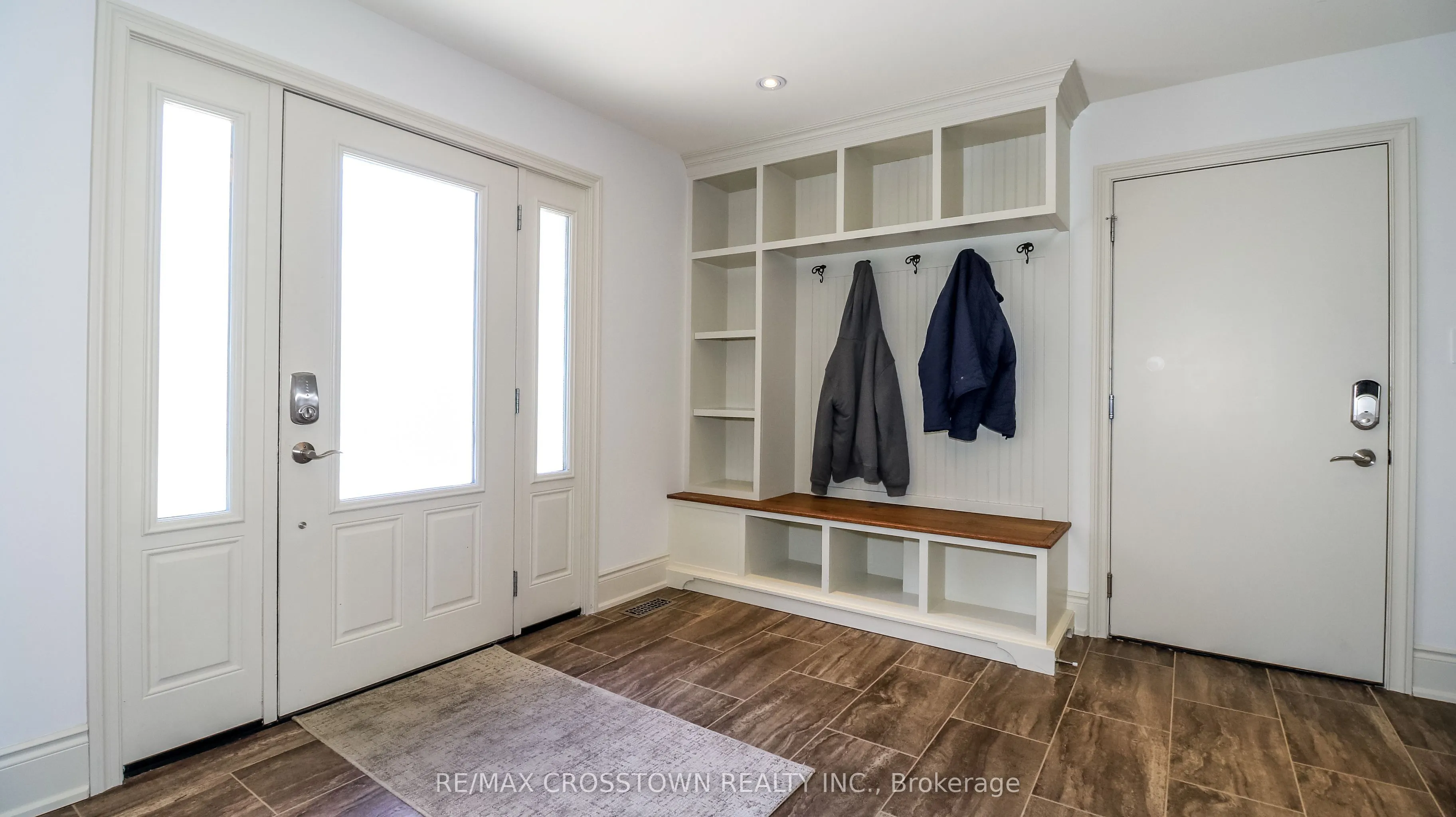 183 Lakeshore Road W