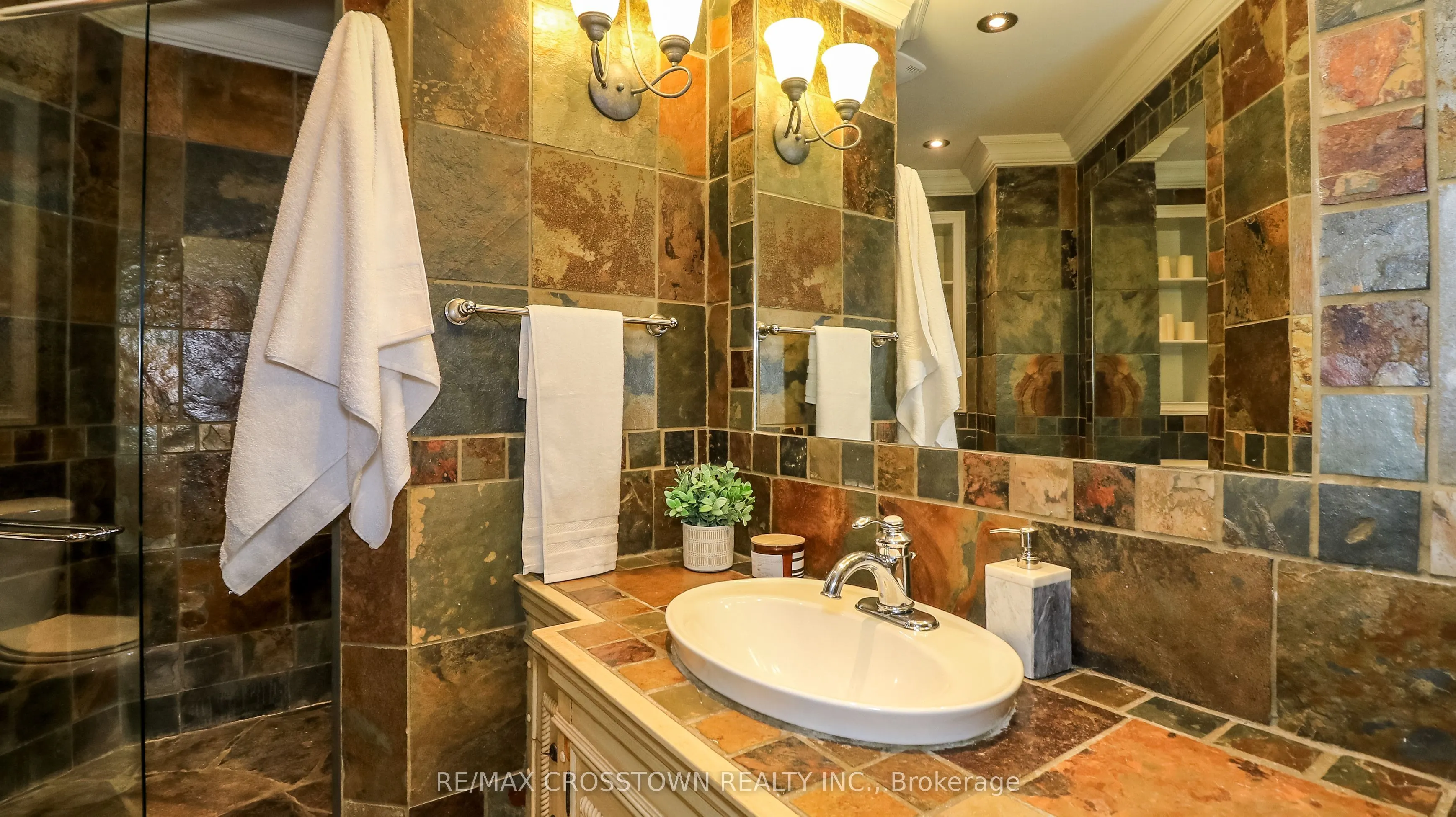 183 Lakeshore Road W