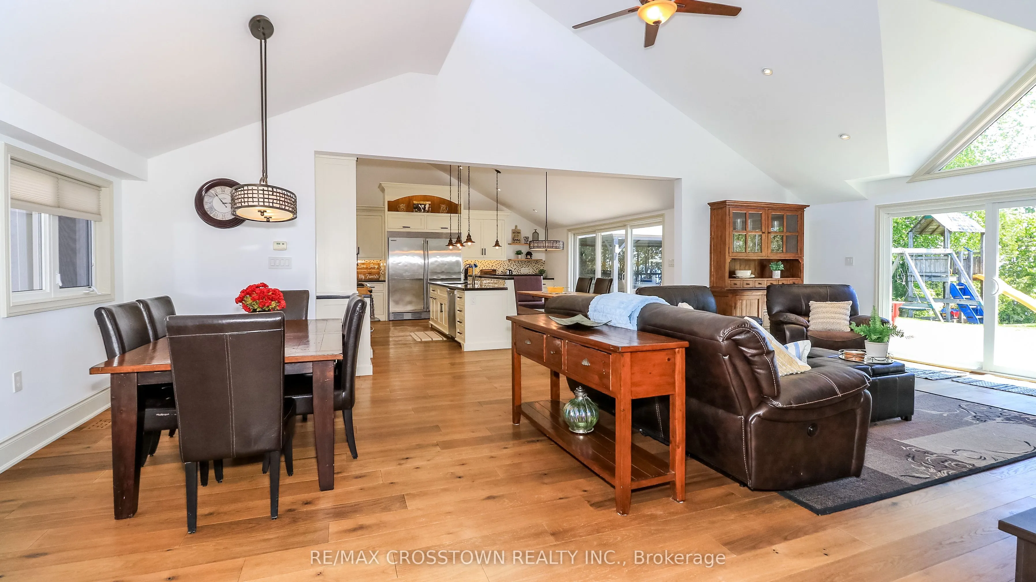 183 Lakeshore Road W