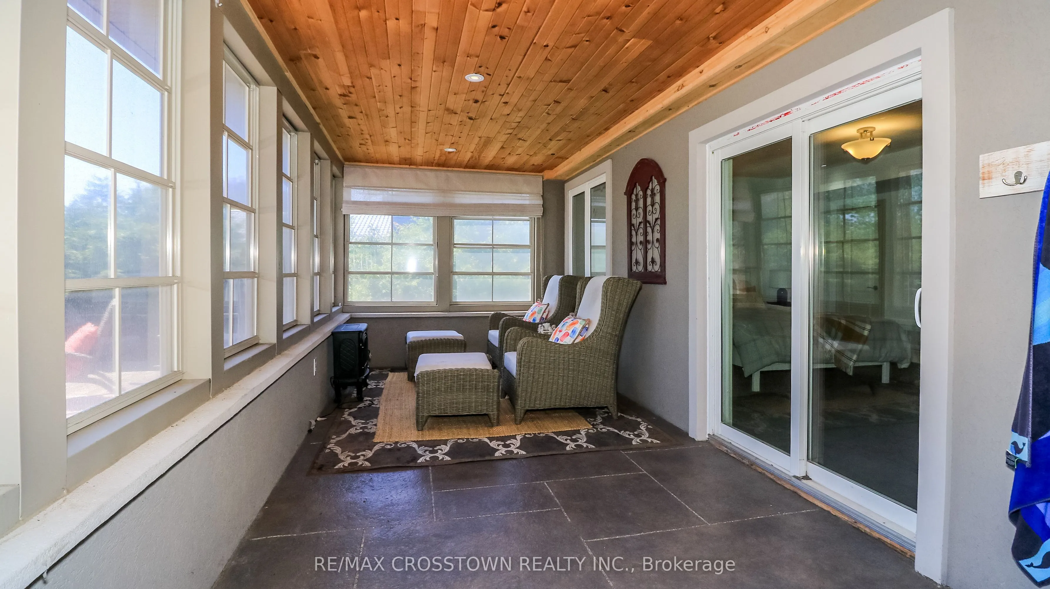 183 Lakeshore Road W