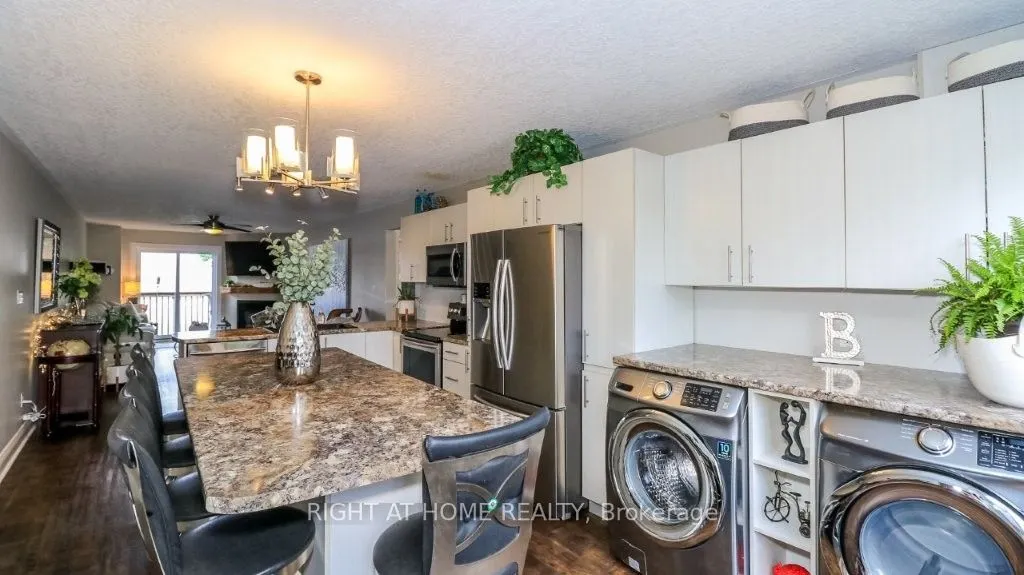 43 OLIVE Crescent #201