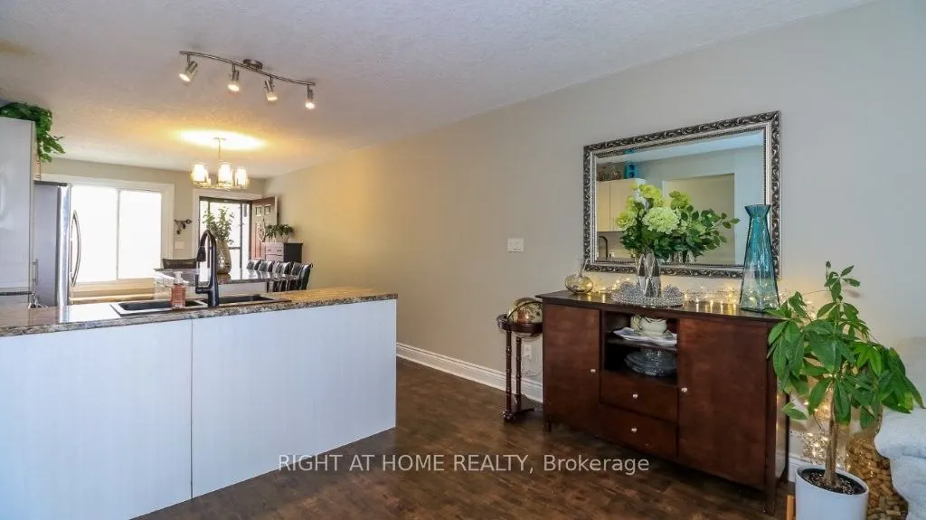 43 OLIVE Crescent #201