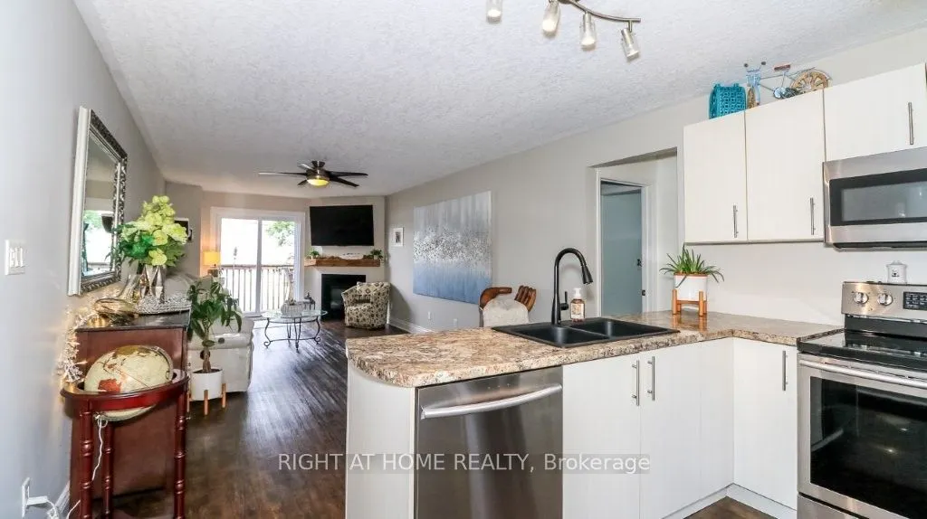 43 OLIVE Crescent #201