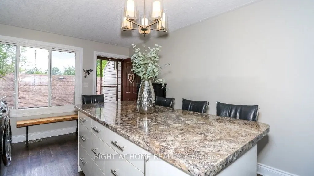 43 OLIVE Crescent #201