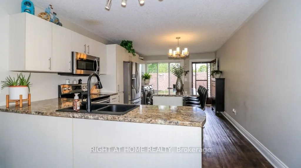 43 OLIVE Crescent #201
