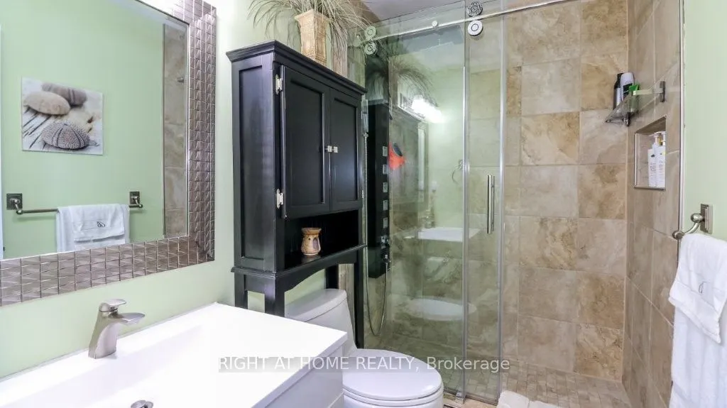 43 OLIVE Crescent #201