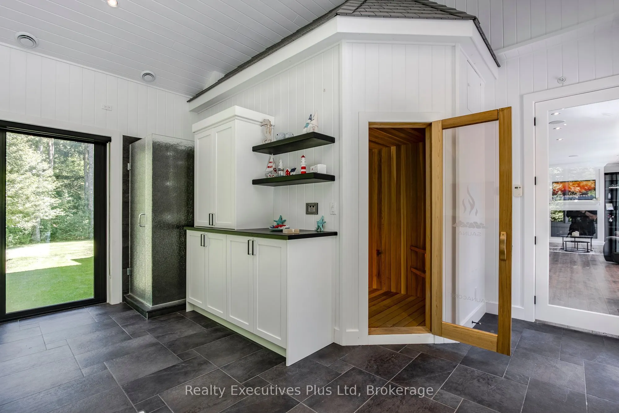27 KINGFISHER Crescent