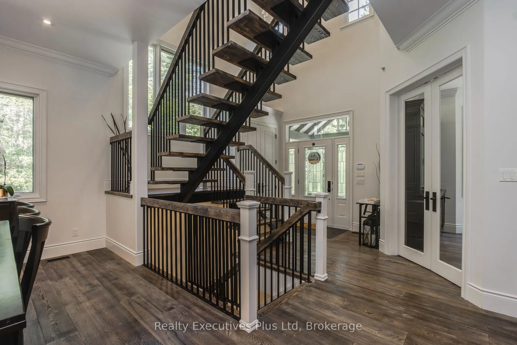 27 KINGFISHER Crescent