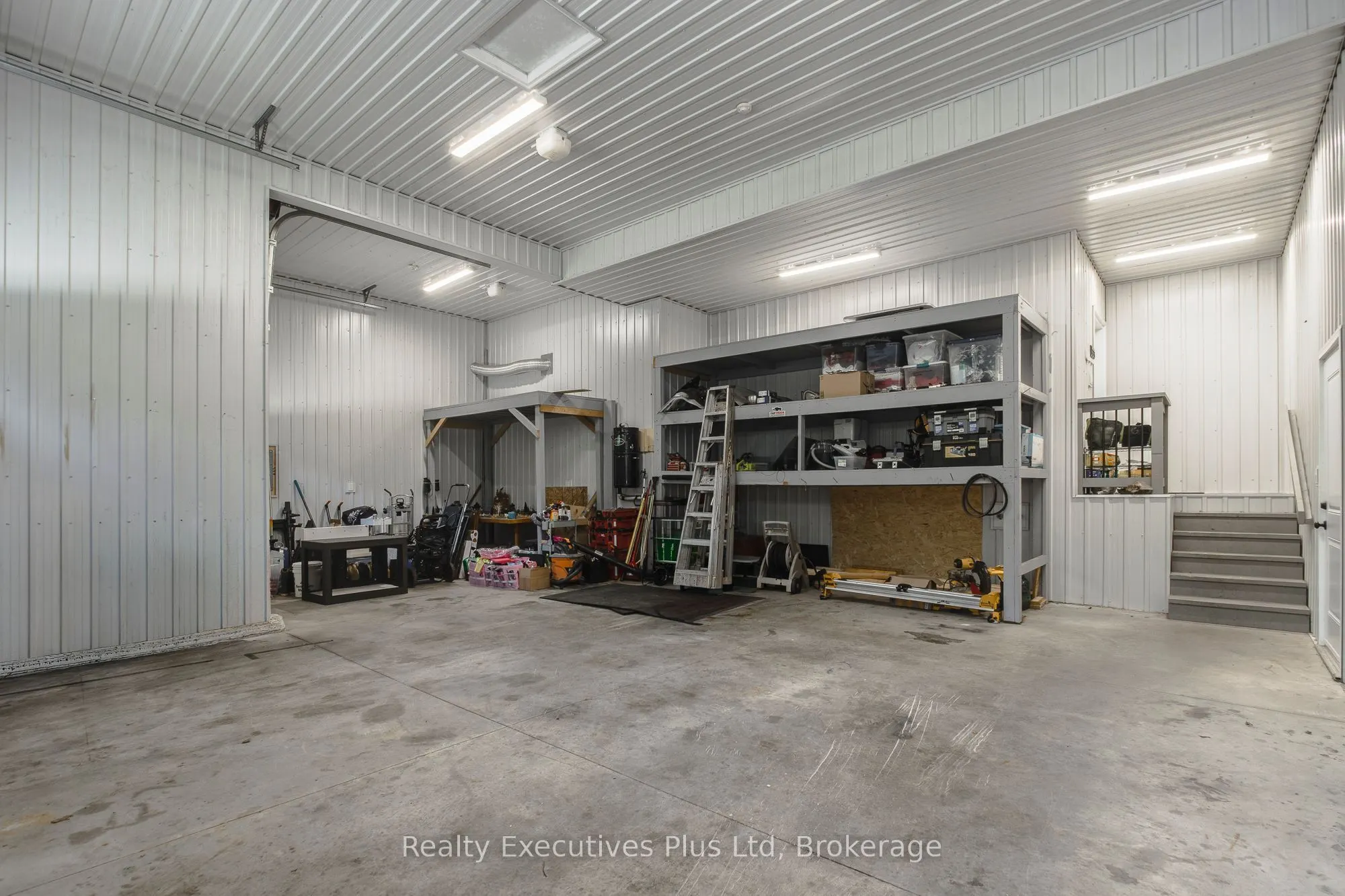 27 KINGFISHER Crescent