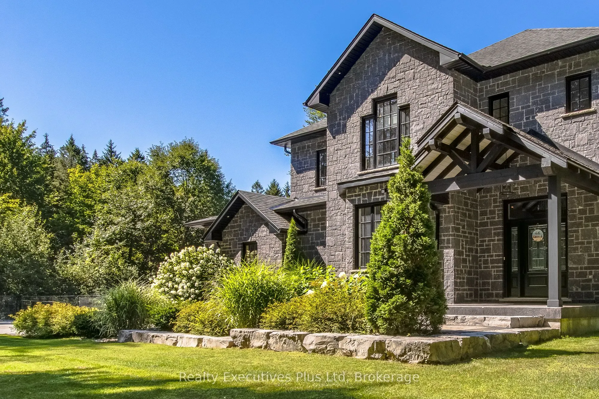 27 KINGFISHER Crescent
