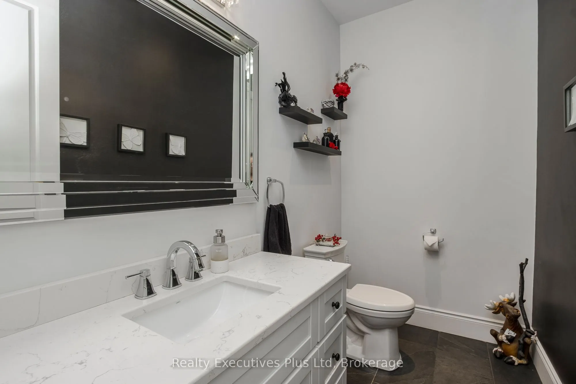 27 KINGFISHER Crescent
