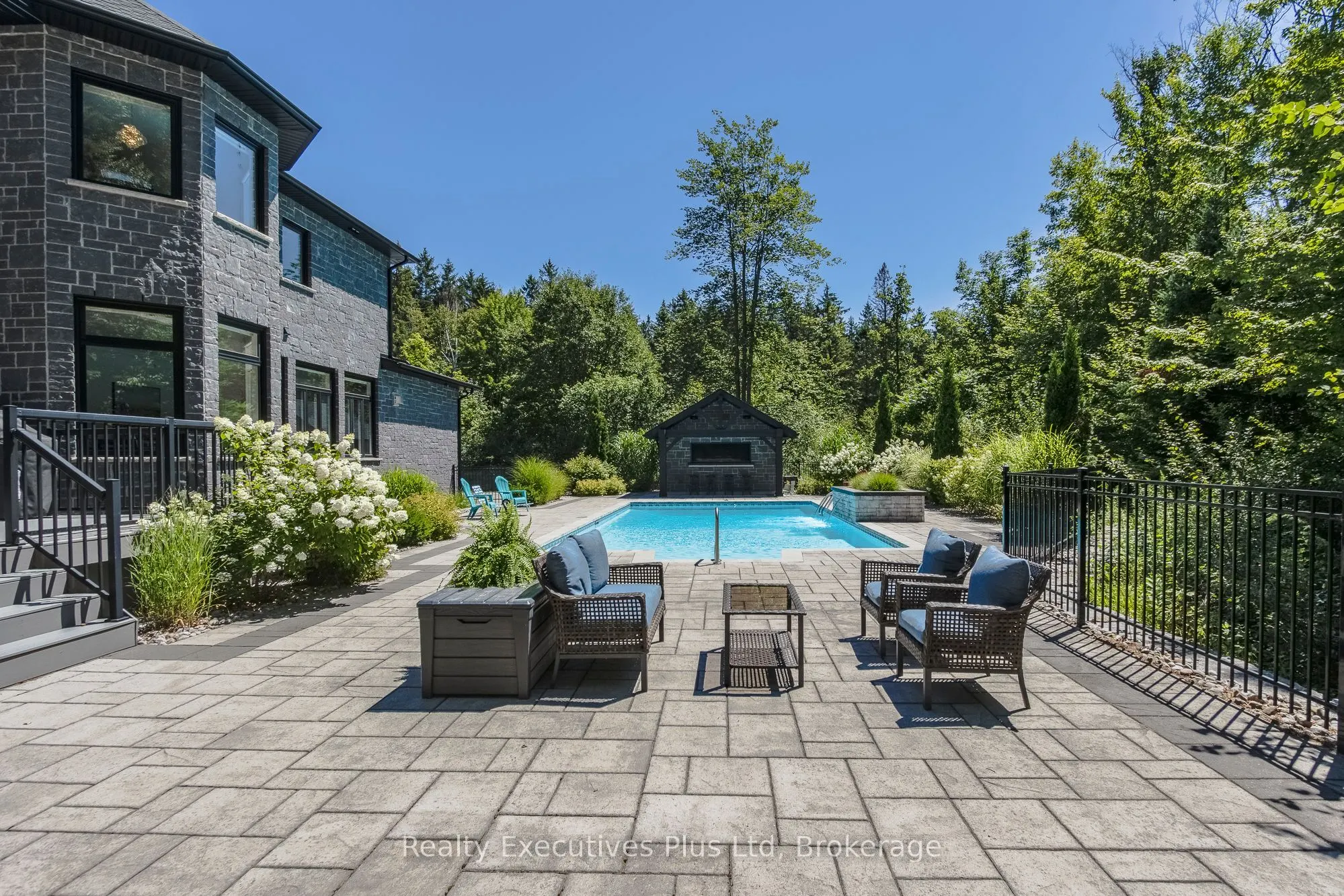 27 KINGFISHER Crescent