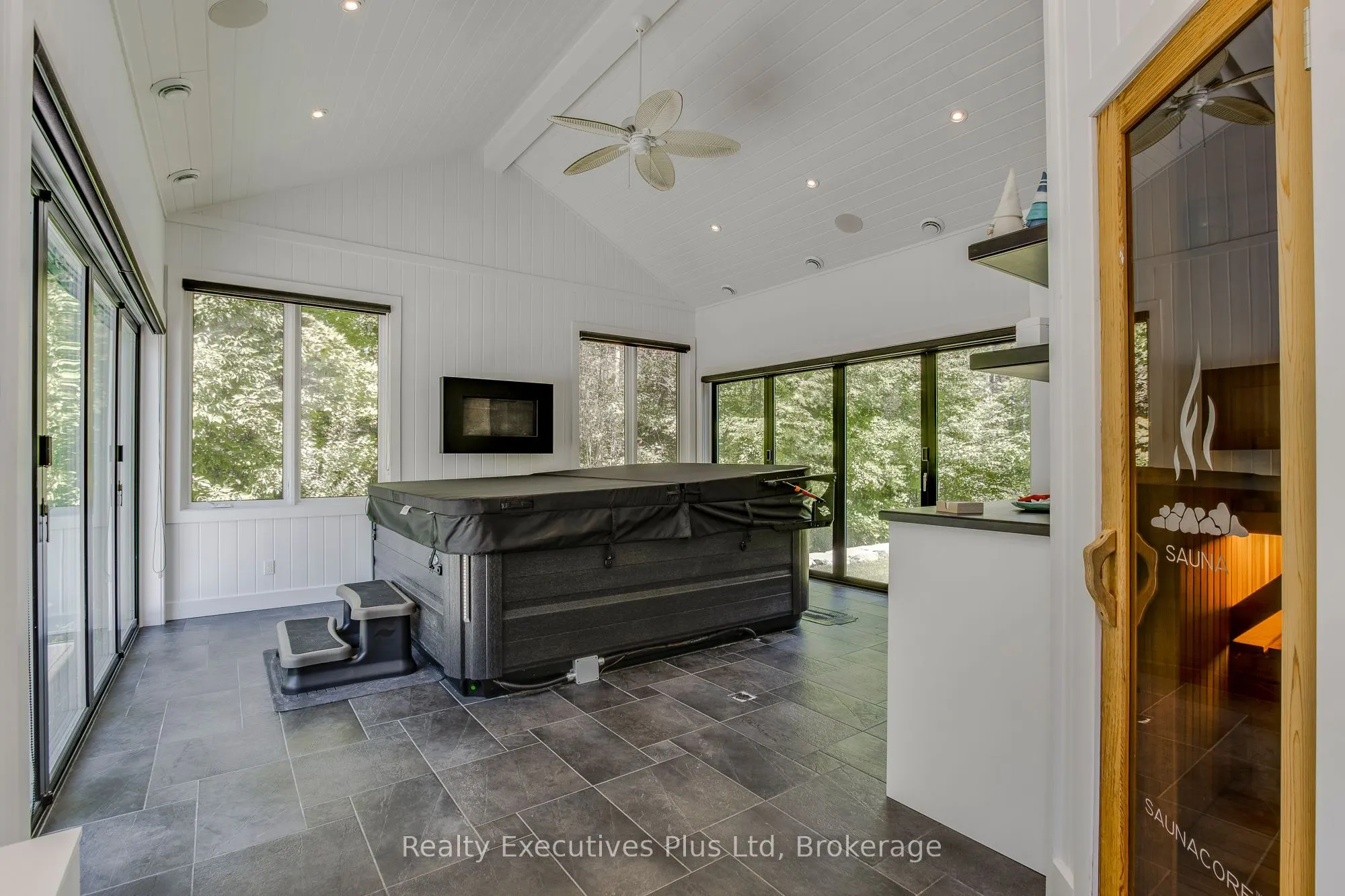 27 KINGFISHER Crescent